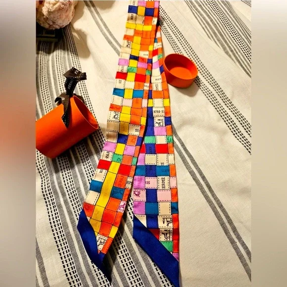 NIB HERMES Silk Bolduc Au Carre Twilly Corail Jaune Multicolor - Picture 1 of 13